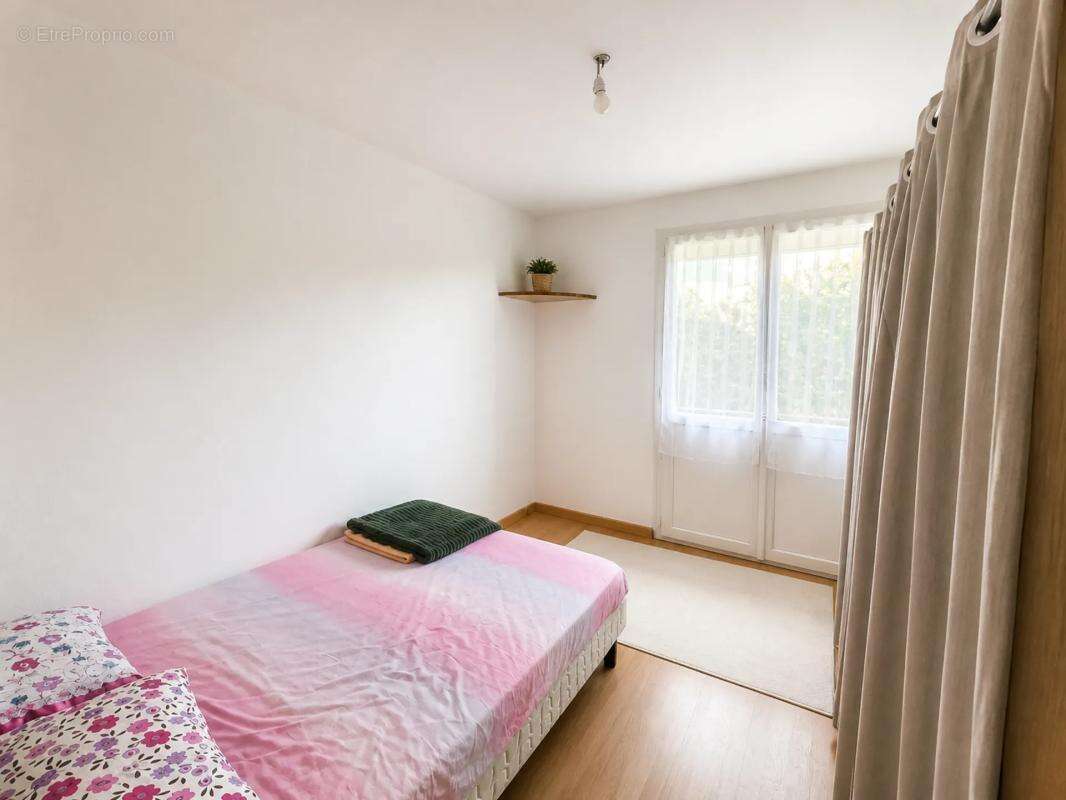 Maison de 4 pièces de 275 m² à Bourges - photo 9