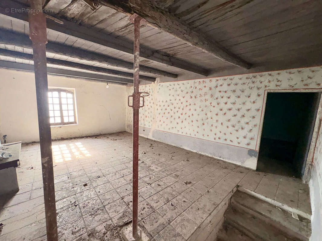 Maison à restaurer Lapalud - 7 pièces -145 m² - photo 4