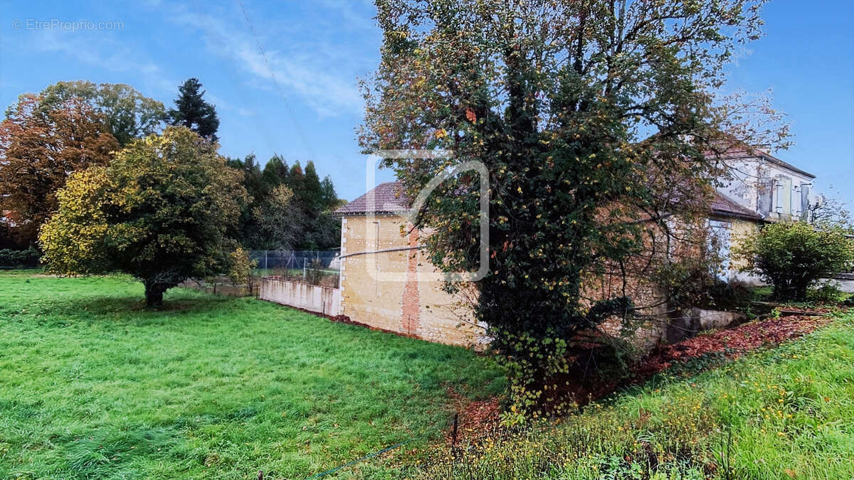 Maison à NEGRONDES
