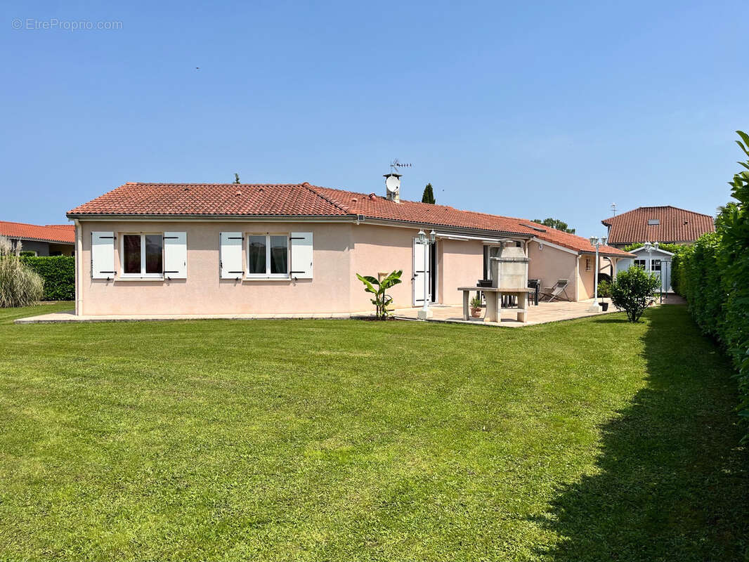 En exclusivite coquette villa plain pieds de 109 m2 sur 1100 m2 de terrain - photo 12
