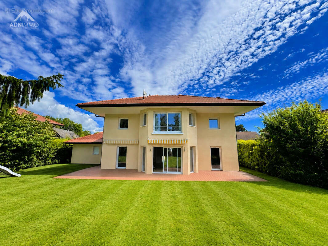 Maison à SAINT-GENIS-POUILLY