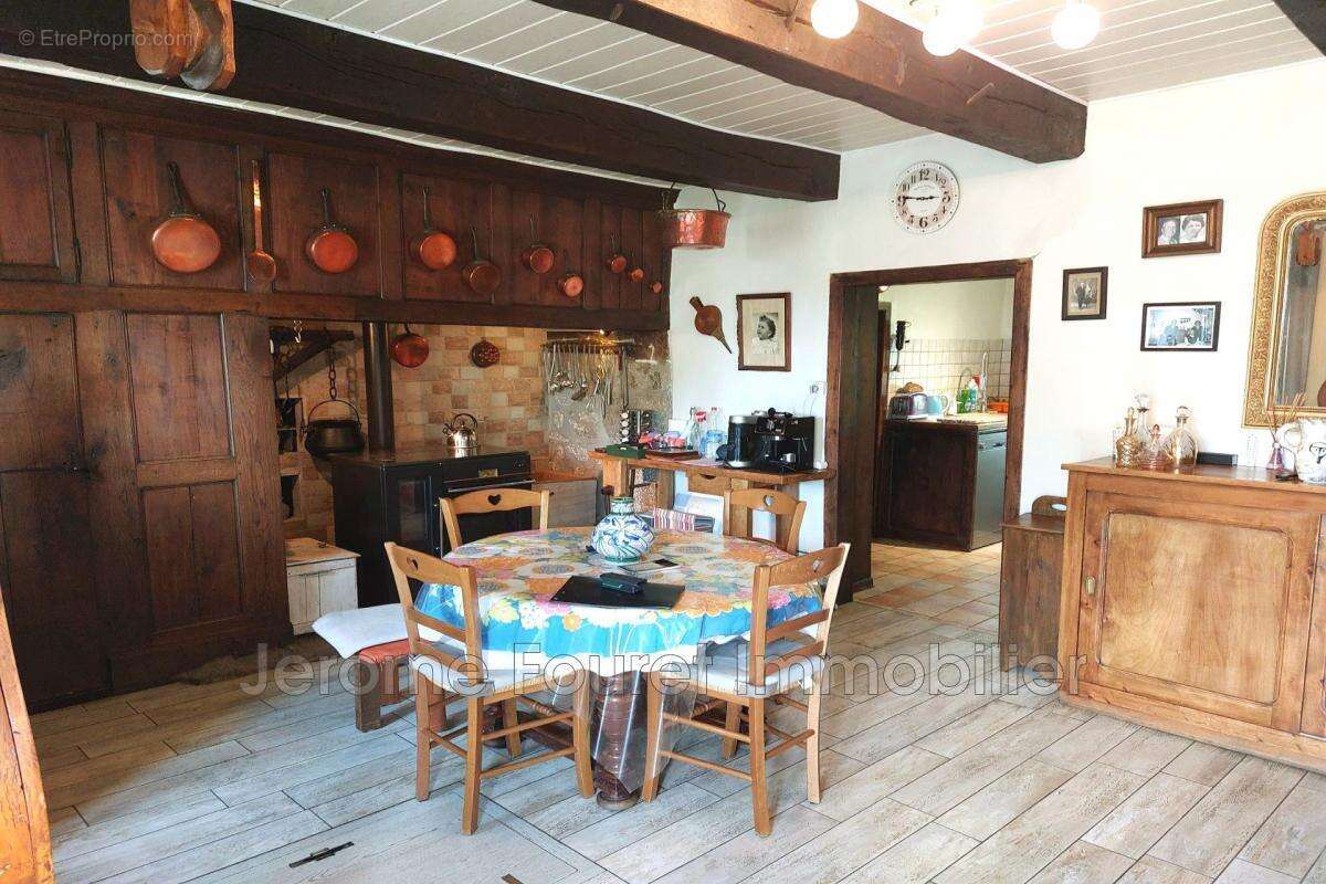 Maison à SAINT-BONNET-PRES-BORT