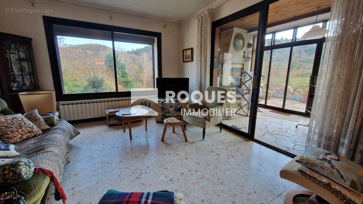 A VENDRE, proche Lodève, ensemble immobilier en pierre d'une surface totale de 995 m2 sur 3008 m2 de terrain - photo 3