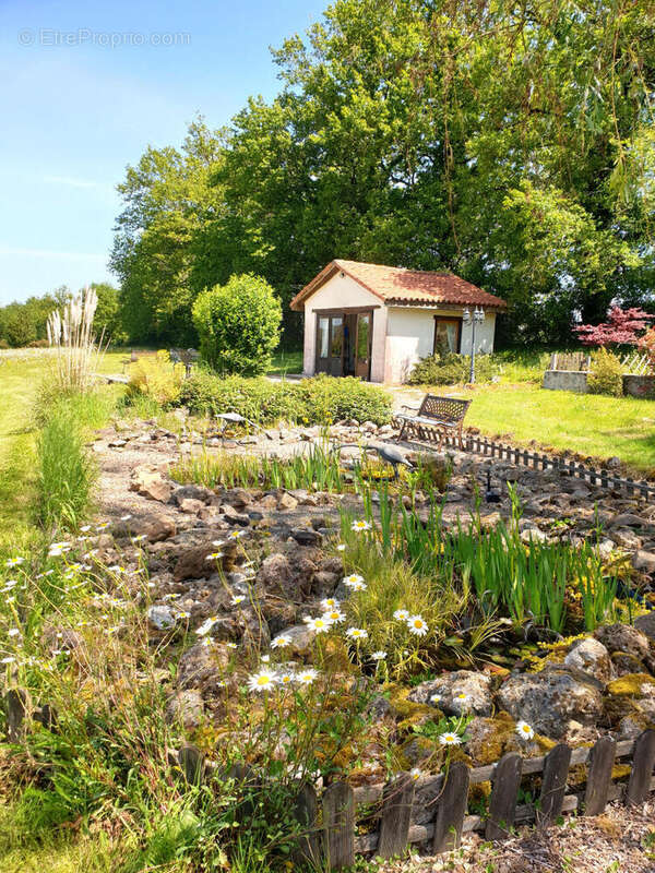 Complexe de 4 Gîtes et Maison avec 3 Chambres, Emplacement Privilégié, Piscine, Revenu – Lacs de Haute Charente - photo 16