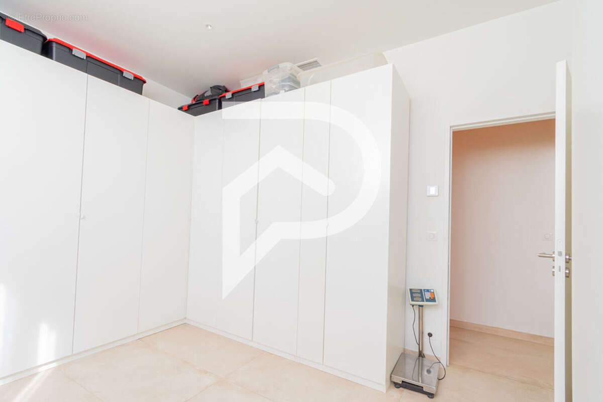 Appartement à MARSEILLE-5E