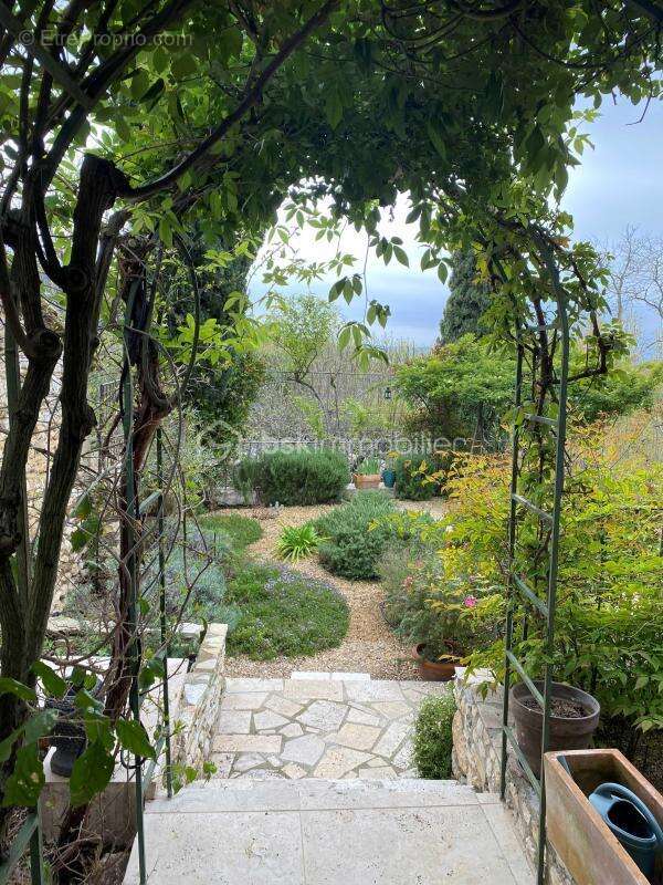 Maison de caractere avec jardin d'exception,piscine et vue imprenable-proche uzes - photo 4