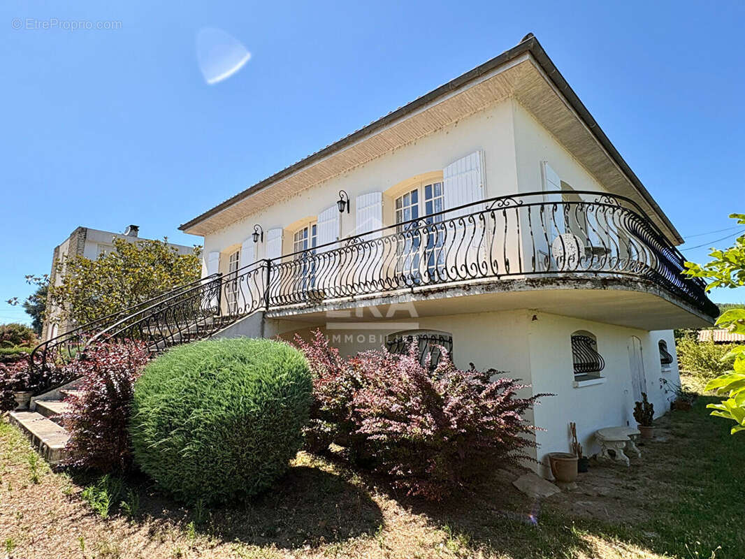 Maison Pineuilh 7 pièces, 180 m2 habitable, 5 chambres, garage,  à pied de la ville et de la gare - photo 2