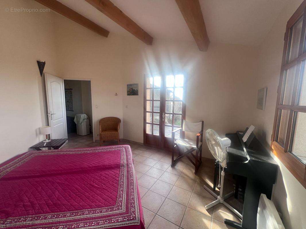 Maison de plain-pied avec piscine et terrain de plus d'1 hectare ,Secteur Barjac - photo 6