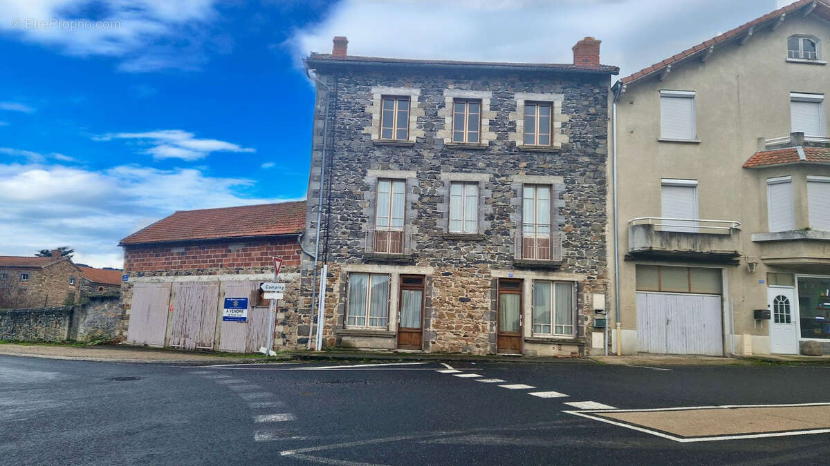 Maison à PAULHAGUET