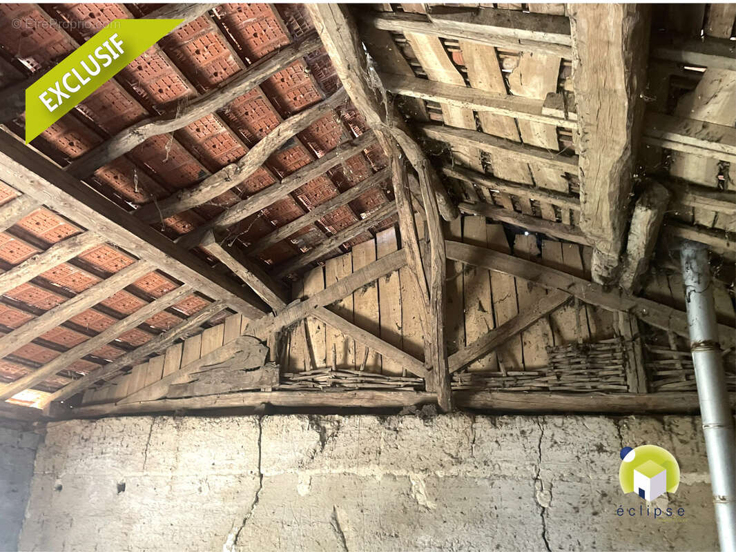 Attignat - Ferme mitoyenne 90m2 hab. + terrain + Nombreuses dépendances - photo 3