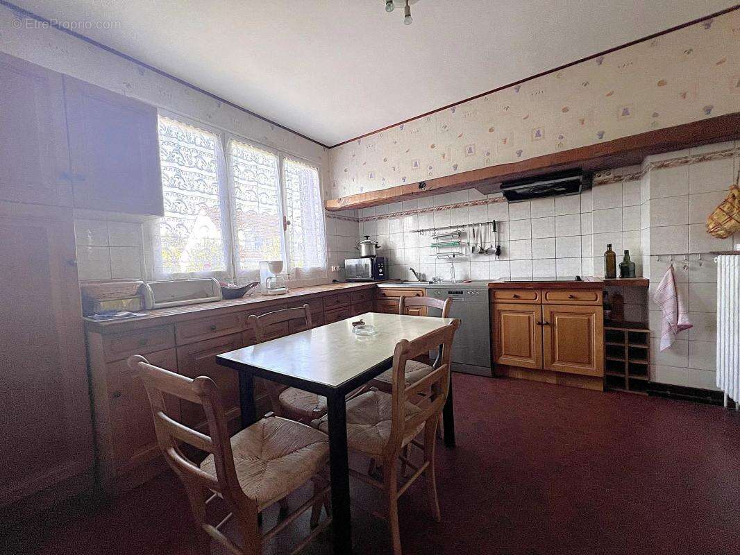 Maison à LES CLAYES-SOUS-BOIS