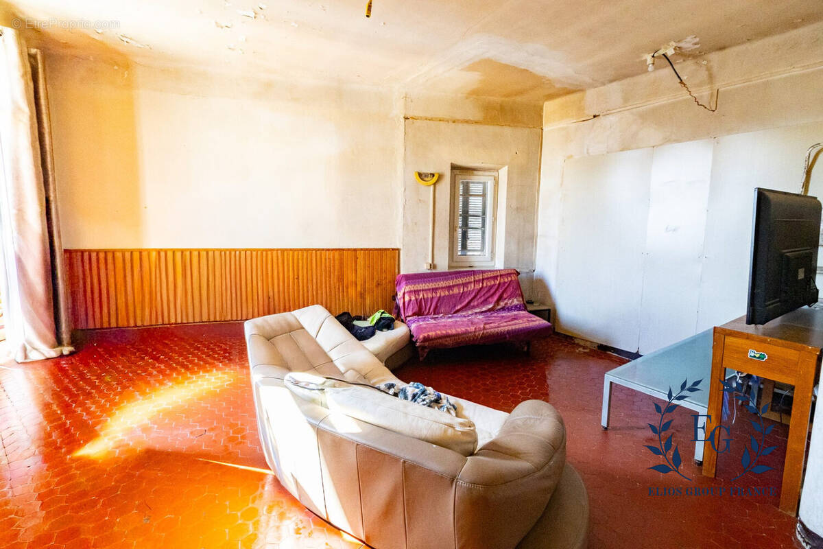 Appartement à VARAGES