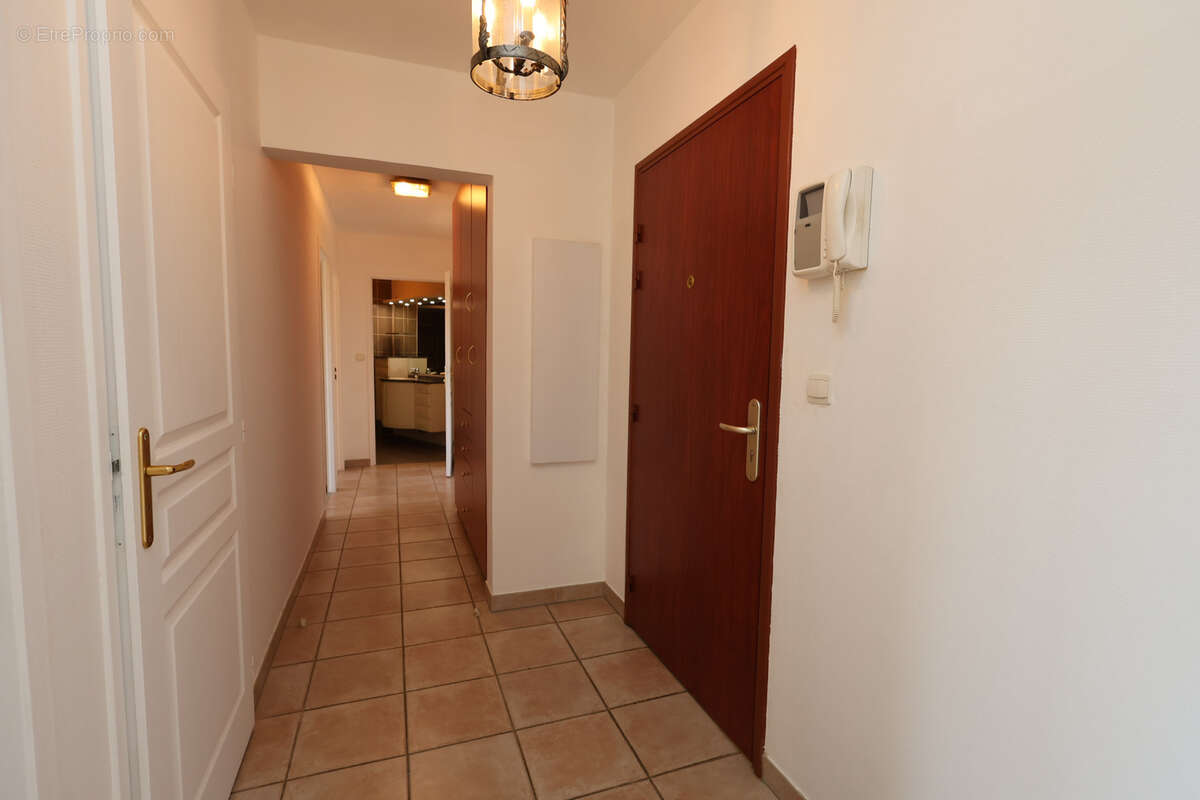 Montigny centre  appartement climatisé avec terrasse 3 chambres 2 garages ascenseur - photo 12