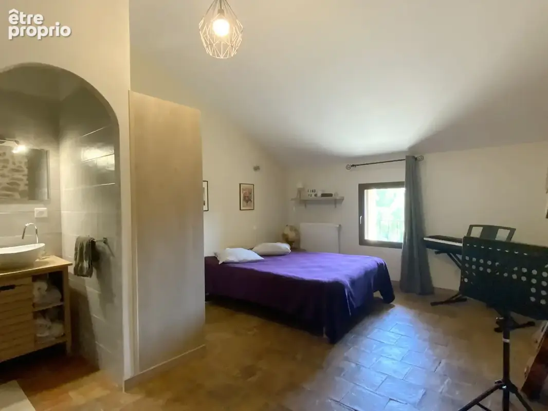 Maison de charme en pierre  en plein coeur de village. - photo 13