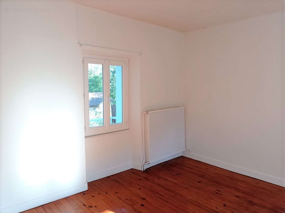 Maison à LA MONNERIE-LE-MONTEL