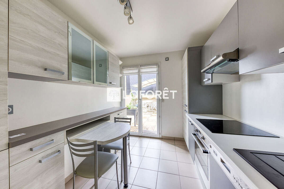 Appartement à EMERAINVILLE