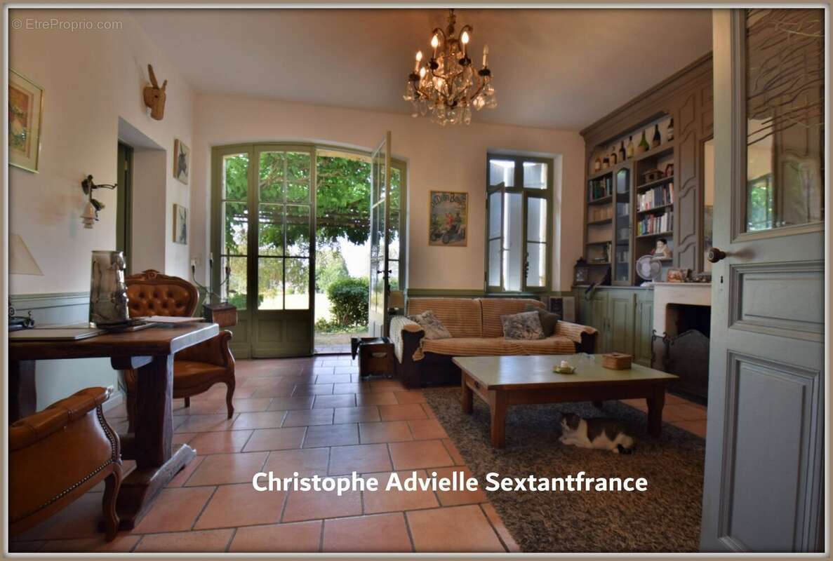Grande maison bourgeoise et son studio indépendant au coeur d'un village avec services - photo 2