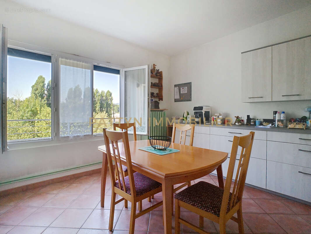 Appartement à NEUVILLE-SUR-SAONE