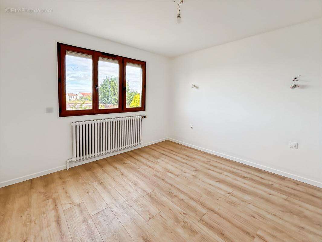 Appartement à MAUCHAMPS