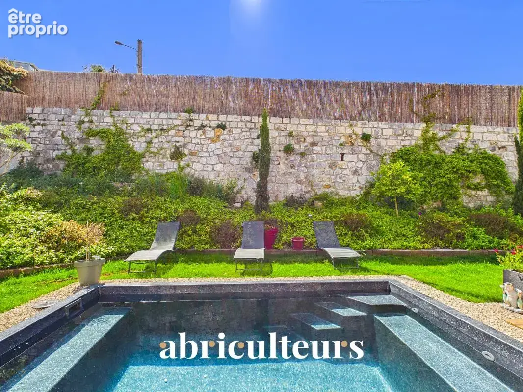 Maison familiale contemporaine de 120 m² de DPE A avec Mini-piscine éco en vente au Centre Saint-Laurent-du-Var (06700) - photo 2