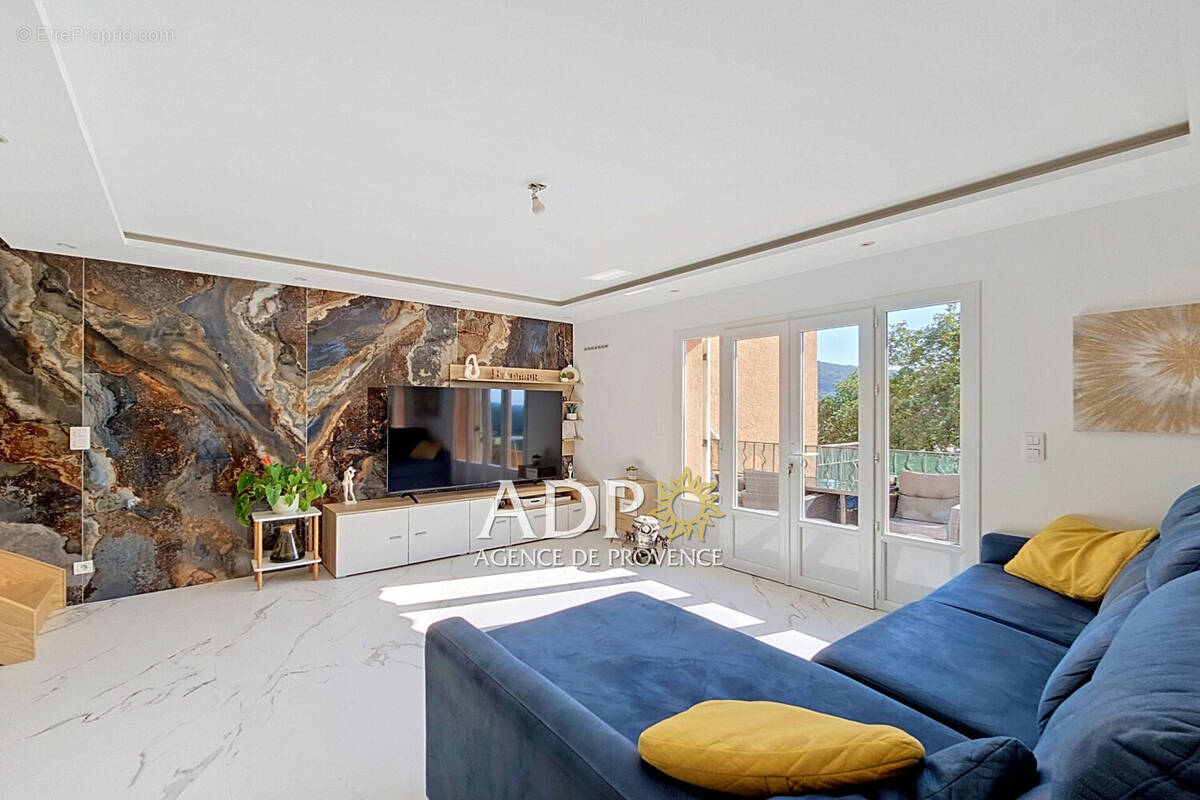 Appartement à PEYMEINADE