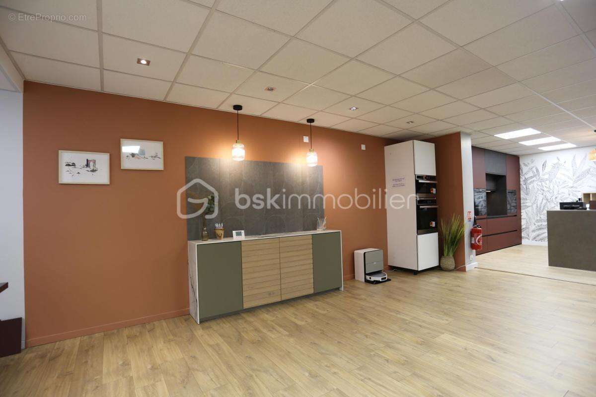 Bel immeuble mixte, commerce au rez de chaussée, un T2 et un T3 à l'étage - photo 3