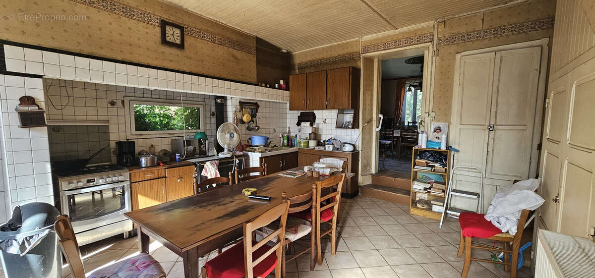 Maison à VARETZ