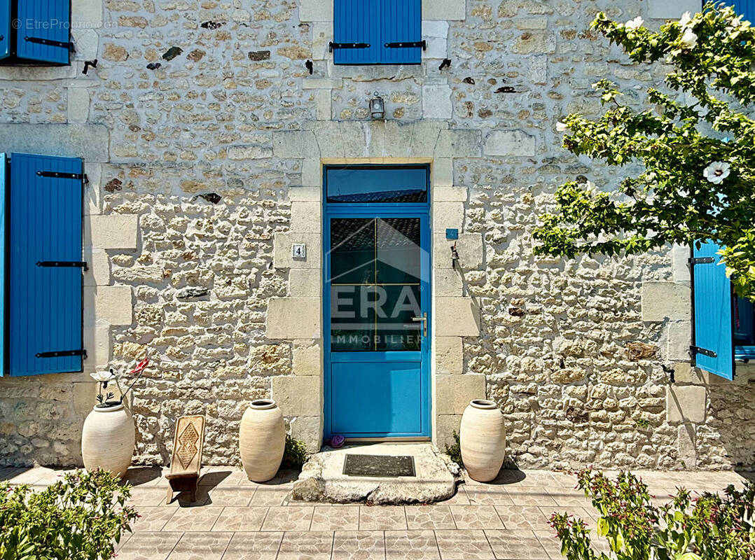 Maison à MORNAC-SUR-SEUDRE