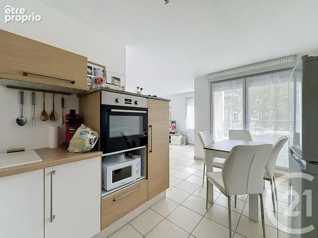 Appartement 3 pièces 63 m² à vendre à Grigny (69520) - photo 2