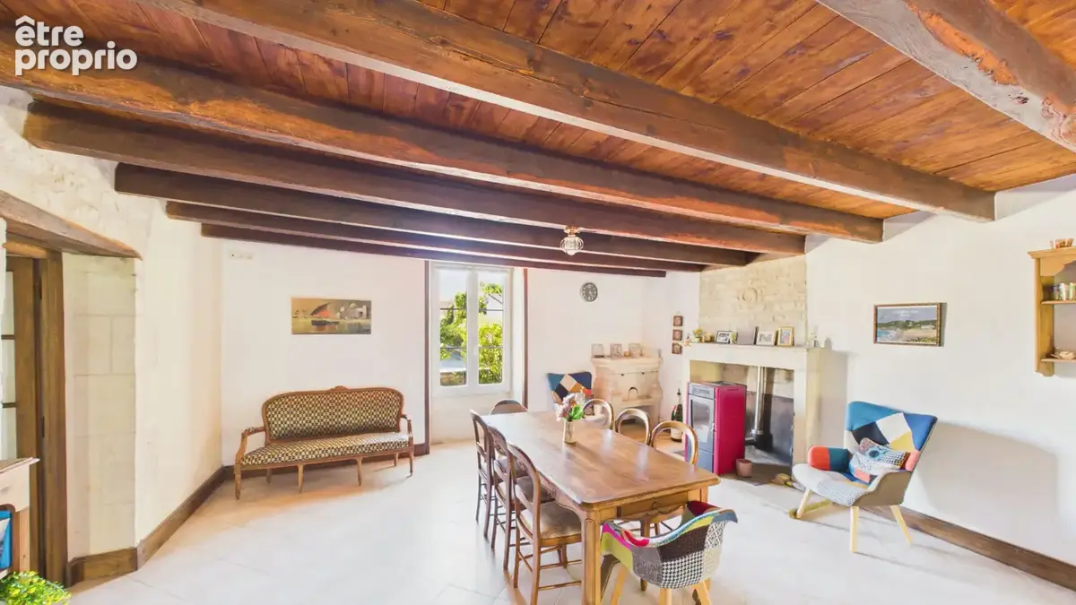 Exceptionnelle propriété de village avec gîte et piscine chauffée - Excellent potentiel de revenus - photo 6