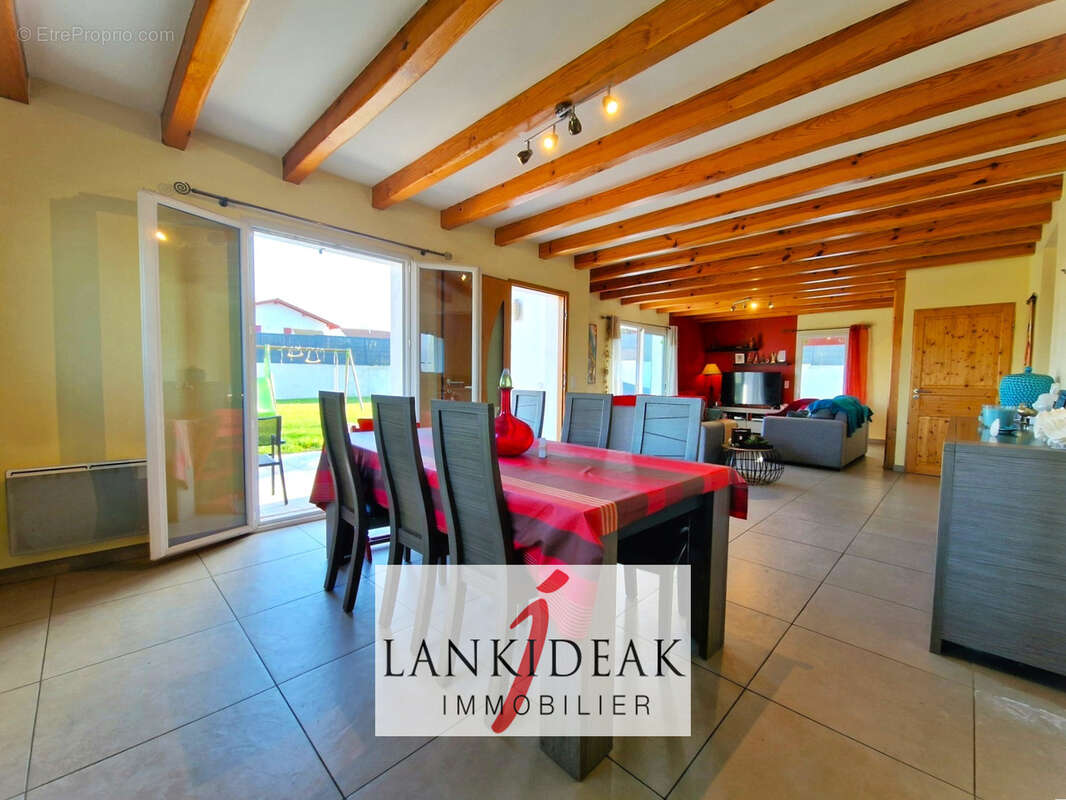 Maison à LARRESSORE