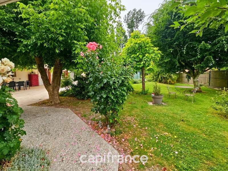 Maison à TIZAC-DE-LAPOUYADE