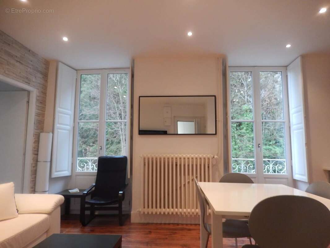 Appartement à EAUX-BONNES