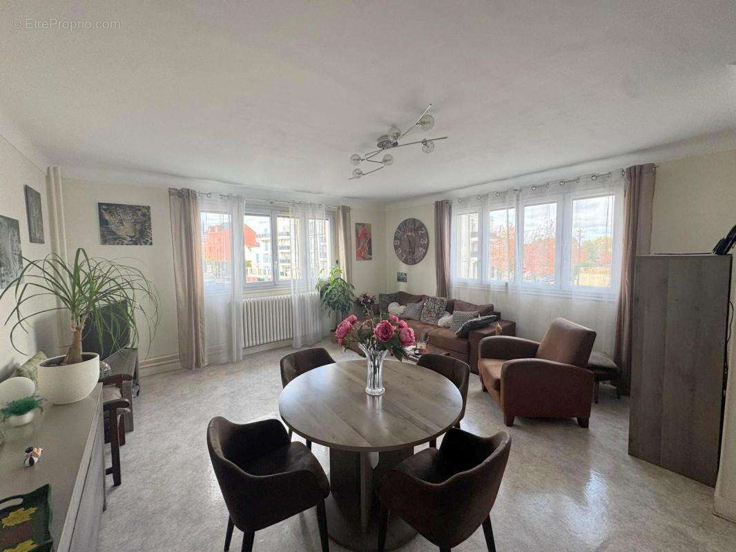 Appartement à LE BLANC-MESNIL