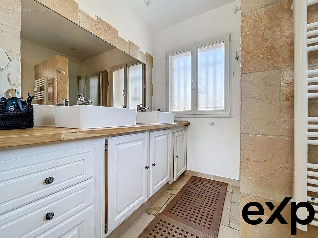 Maison à ROQUEBRUNE-SUR-ARGENS