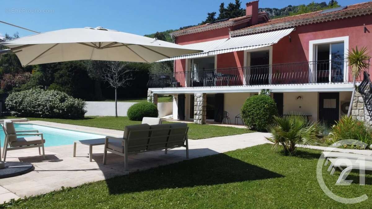 Maison à CHATEAUNEUF-GRASSE