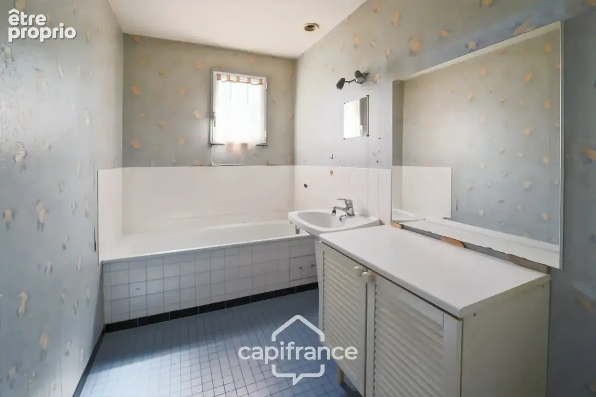 Maison avec sous-sol complet à rénover à Beaufort (39190), idéal premier achat ou investissement - photo 5