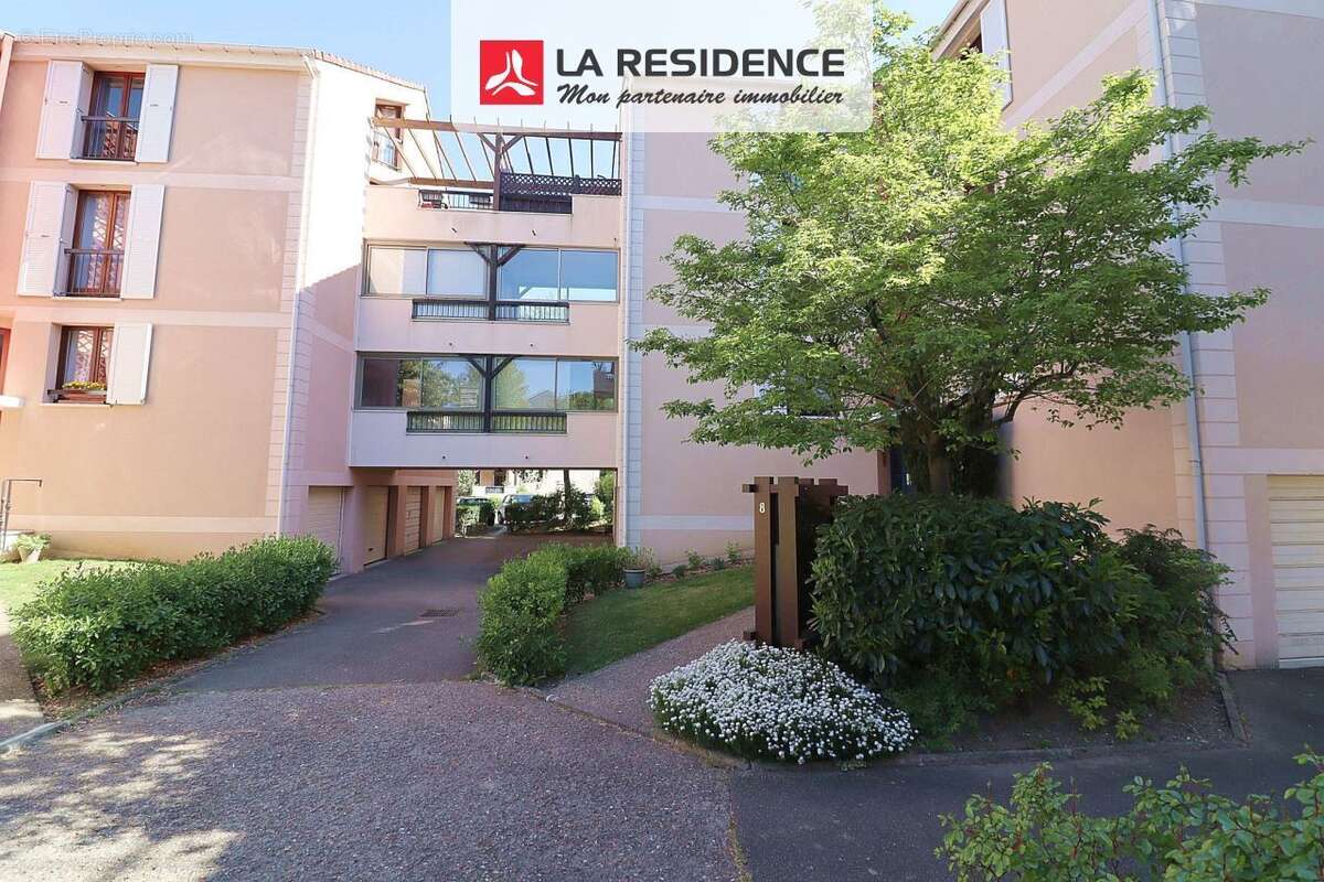 Appartement à BUC