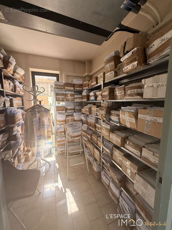 Nouveauté! local professionnel de 70 m2 avec parking et cave! - photo 6