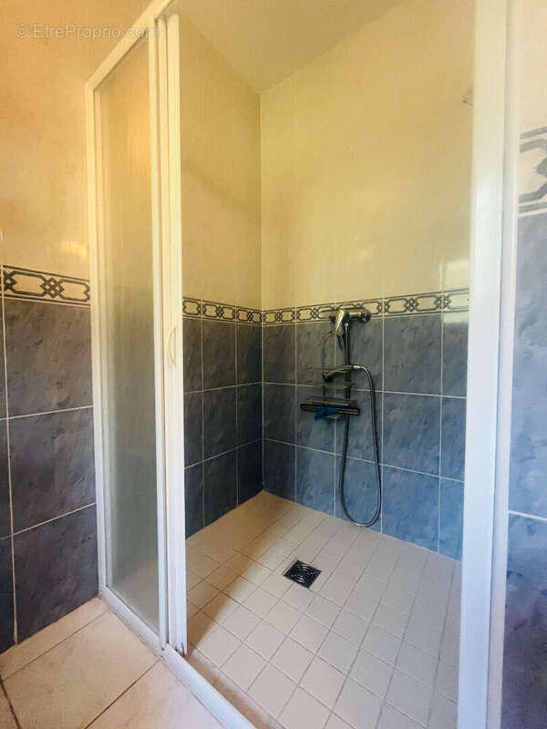 Goudargues - Villa 100m2 avec piscine sur 889m2 de terrain - photo 11