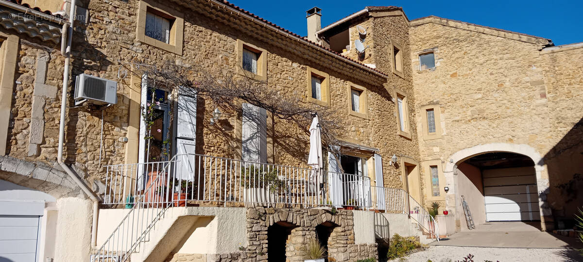 Maison à MORNAS