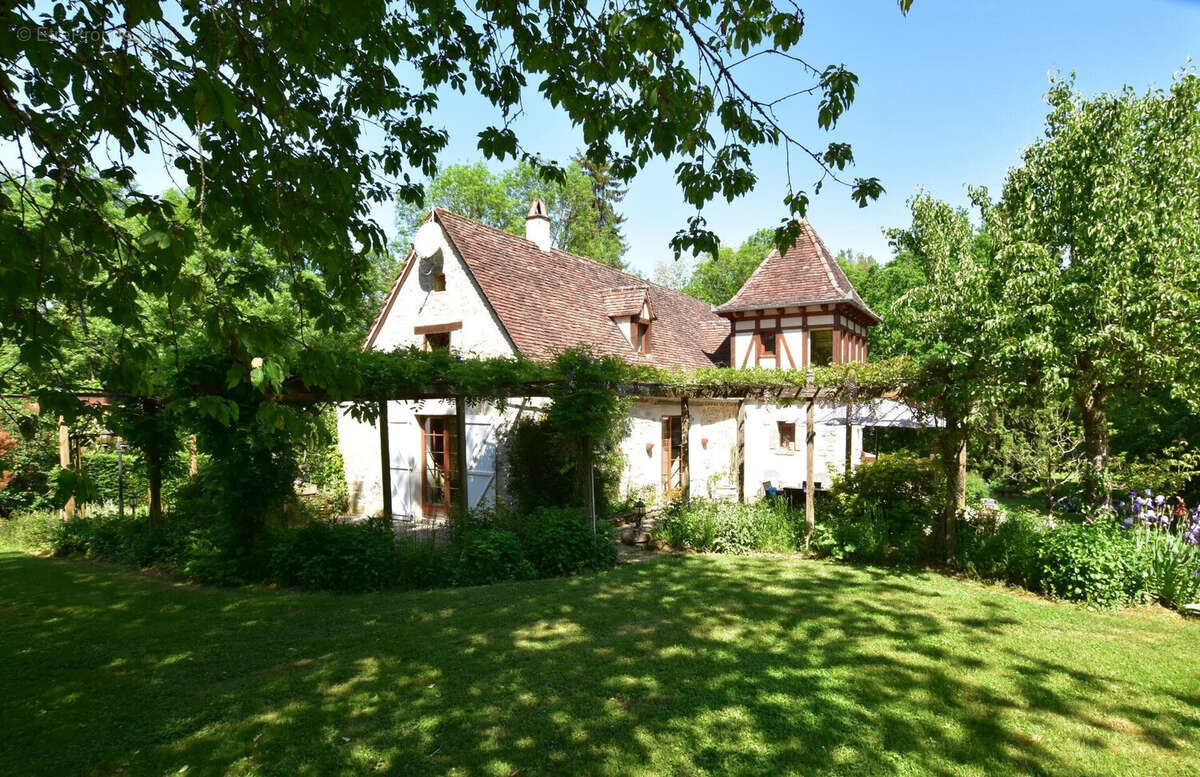gîtes jaccuzi jardin lot Maison familliale pierre Piscine prestige propriete sauna - Maison à GRAMAT