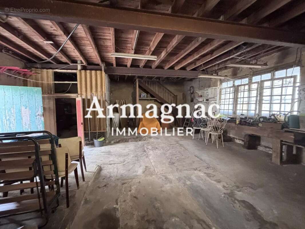 Maison à VIC-FEZENSAC