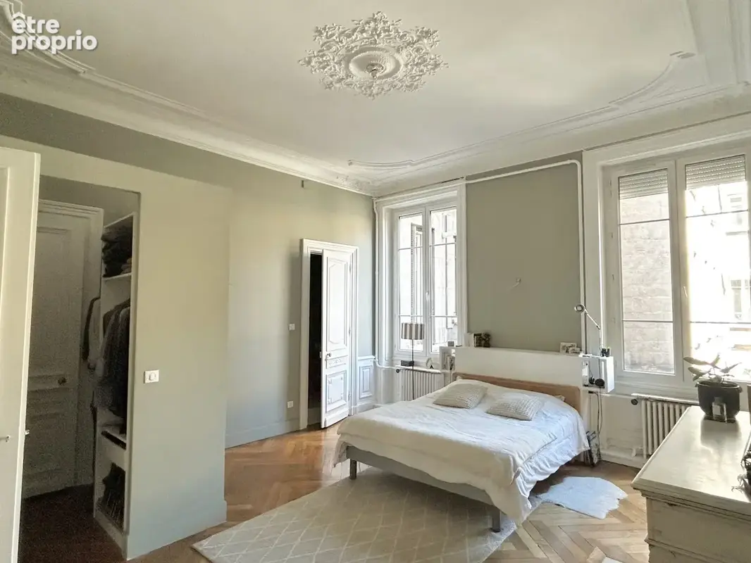 Appartement 197 m² à Saint-Etienne  - photo 2