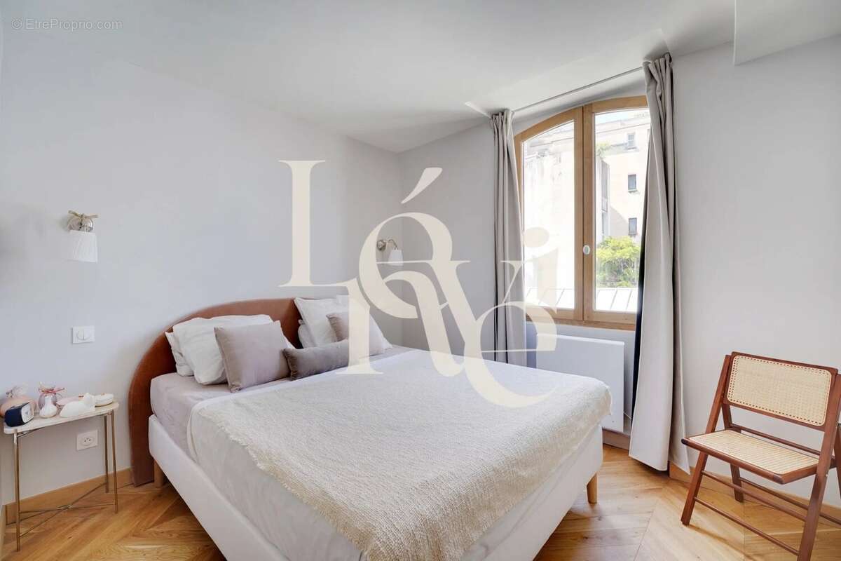 Appartement à PARIS-14E
