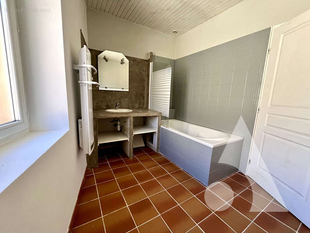 Appartement à ENTRECASTEAUX