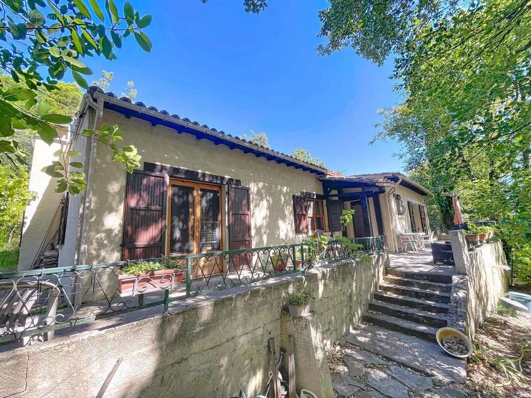 Photo 2 - Maison à LA ROQUE-D'ANTHERON