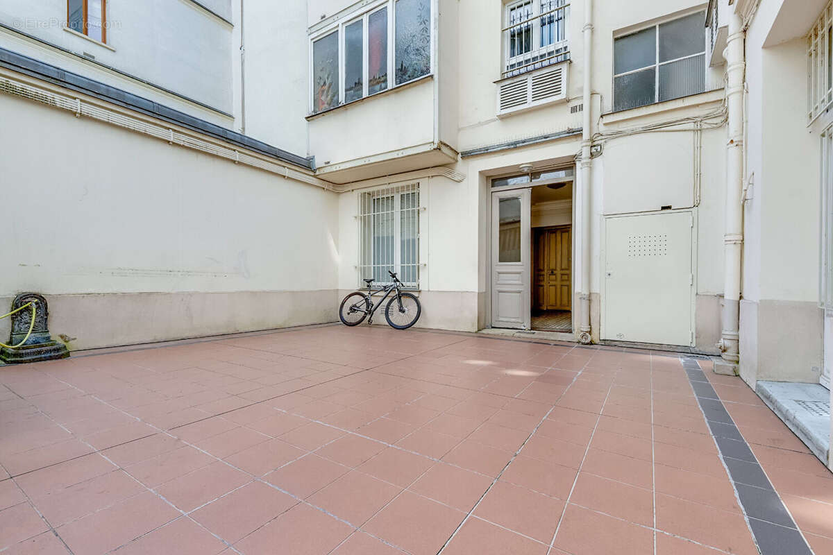 Appartement à PARIS-17E