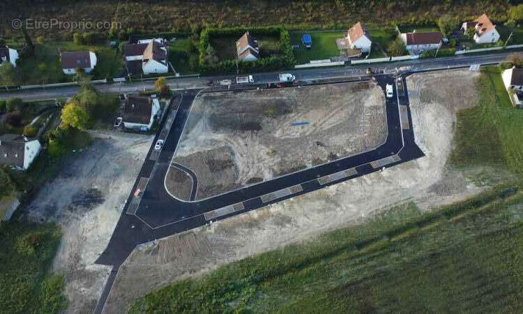 Terrain à MORET-SUR-LOING