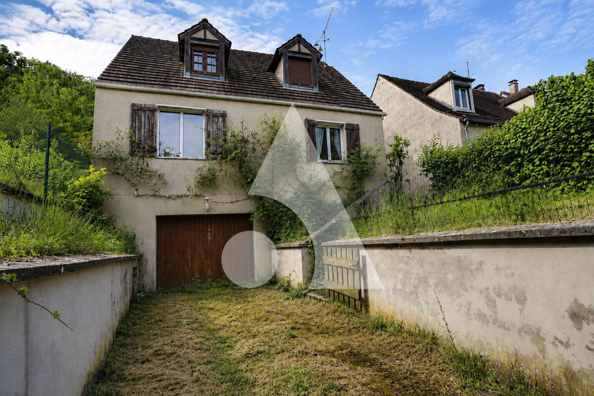 Maison à NESLES-LA-VALLEE